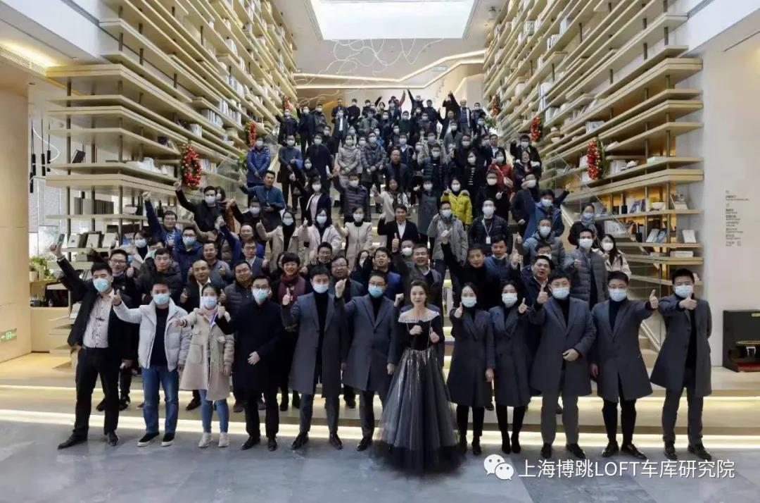 大兴全国一百多人在华侨城汉口道6号参观研讨LOFT专利车库技术！